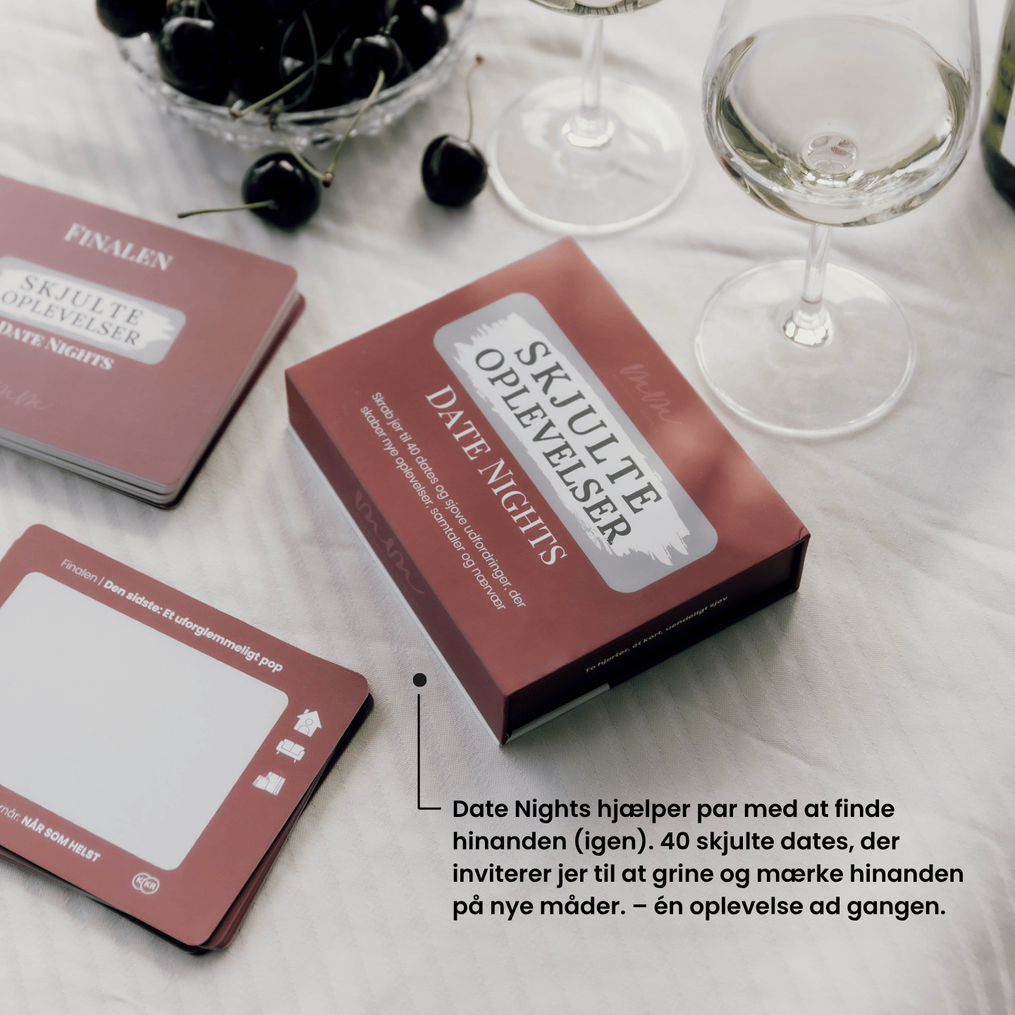 SkjulteOplevelser™ Date Nights – skrab en date – æske set oppefra med beskrivelse